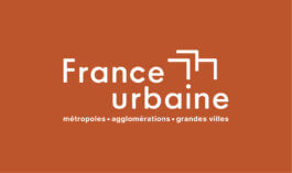 Logo France urbaine en version blanche sur fond terracotta, déclinaison de l'identité visuelle Jean-Charles Abrial
