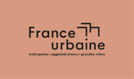 Logo France urbaine en version sombre sur fond rose poudré, déclinaison de l'identité visuelle Jean-Charles Abrial